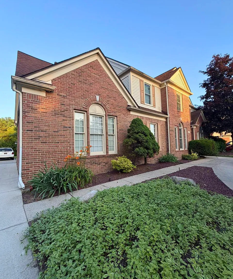 4 bed, 3.5 bath, 3109 sqft, $3,800 — Photo 3
