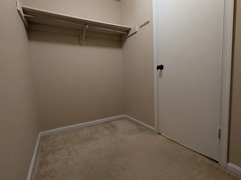 42 Battersea Bridge Ct — Photo 33