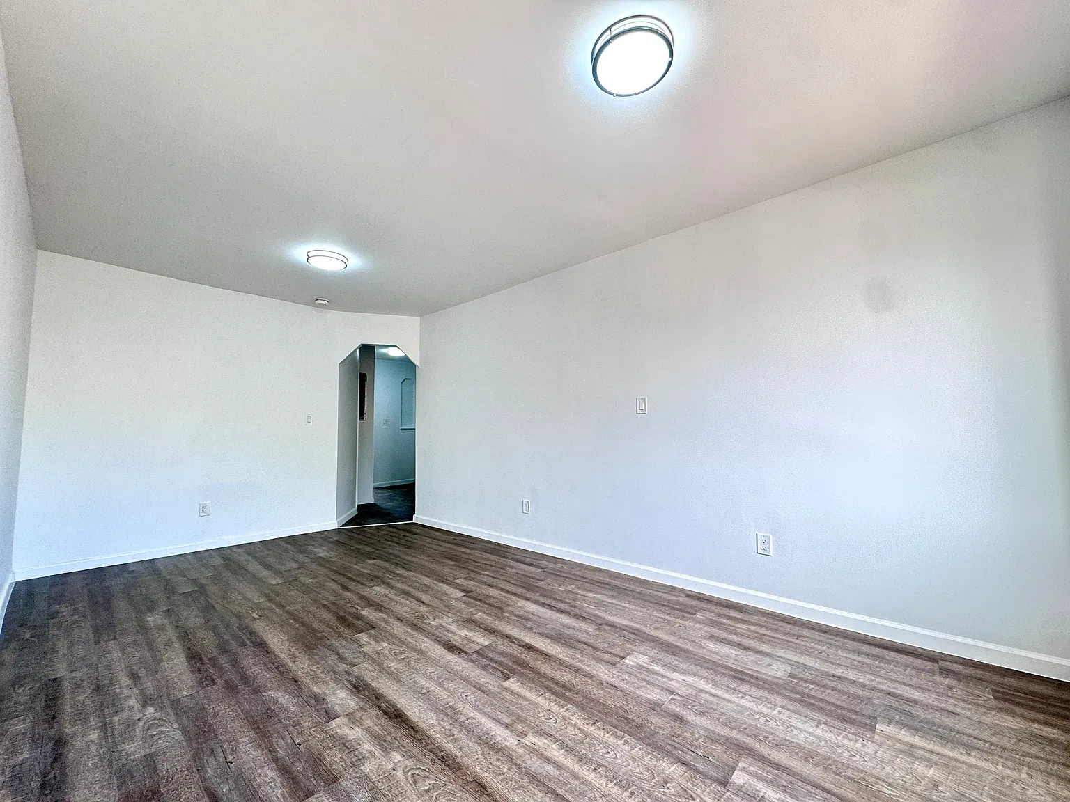 2 bed, 960 sqft, $3,400 — Photo 3