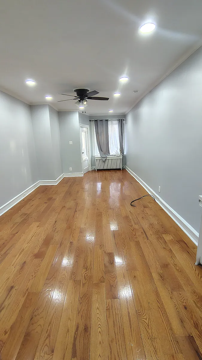 Building Photo - 523 W Nedro Ave #1
