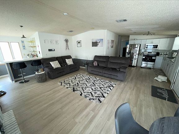5th image of 522 Archer Ln
