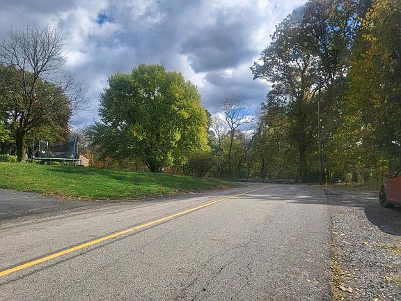 Exterior Neighborhood (street photo)