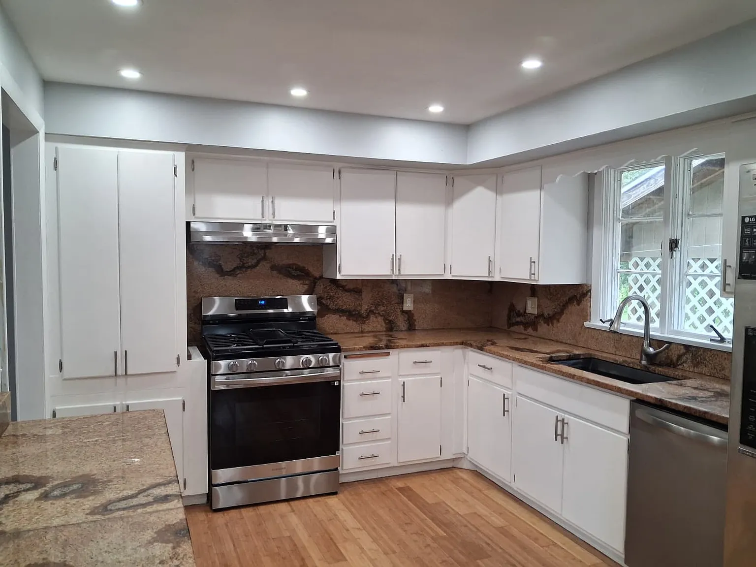 3 bed, 2112 sqft, $1,500 — Photo 1