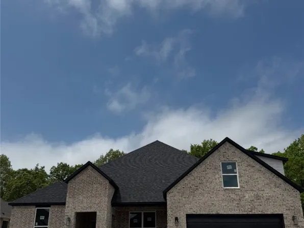 2895 N Grey Squirrel Dr, Fayetteville, AR 72704