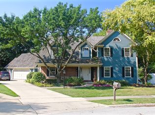 25W775 Sunnyridge Ct, Wheaton, IL 60189