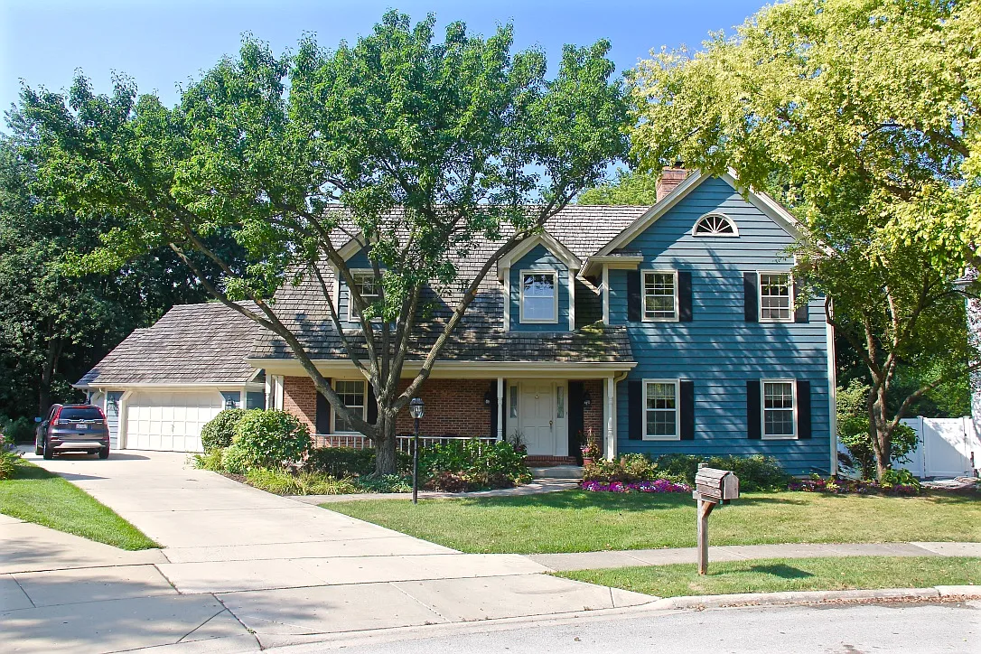25W775 Sunnyridge Ct photo 1