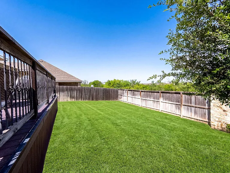 5702 Cicada Cir — Photo 33