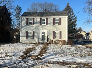 216 Robert Ave, Rockford, IL 61107