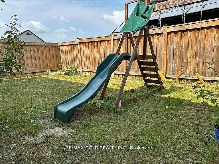 292 Remembrance Rd — Photo 23