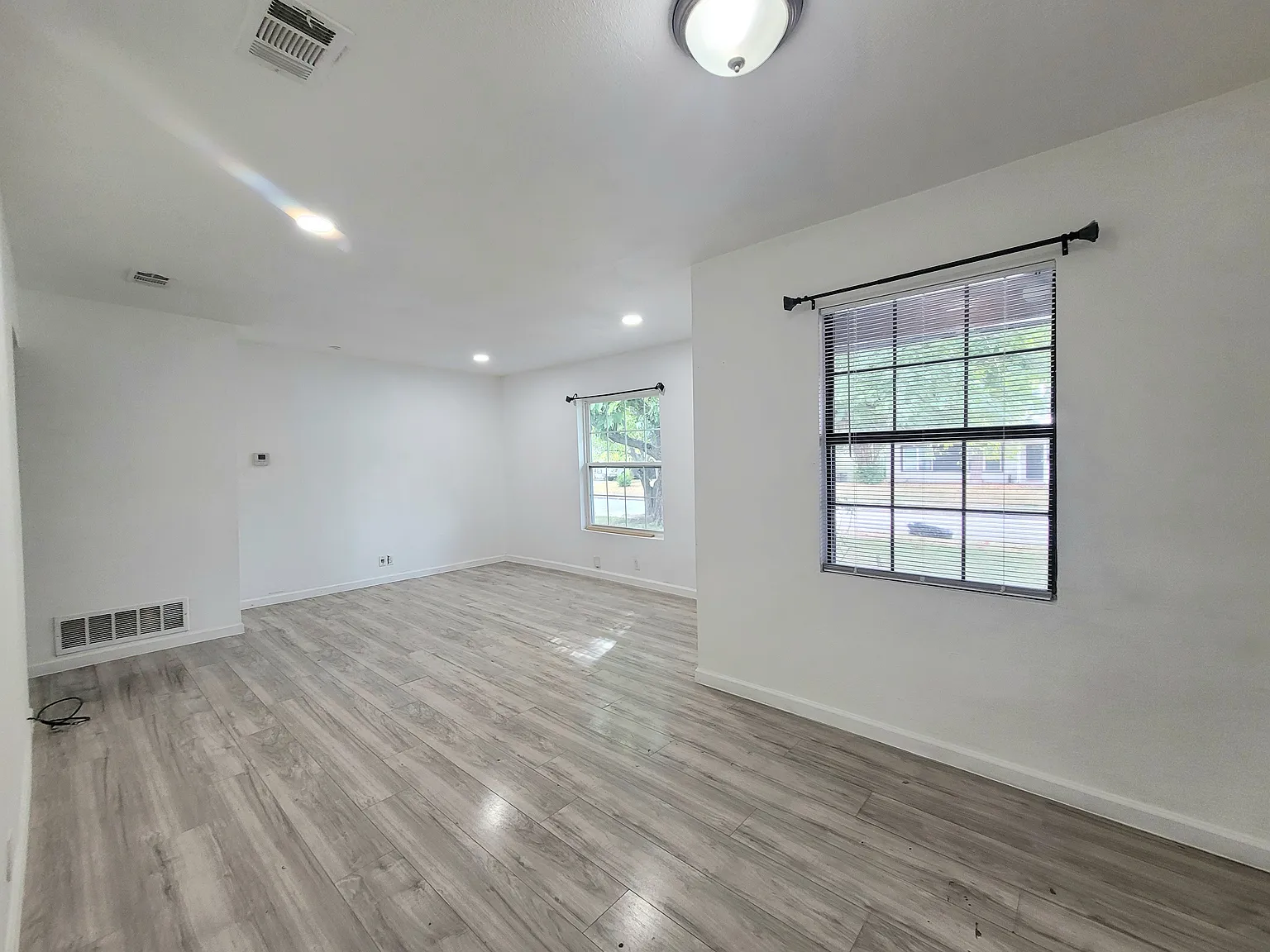 4 bed, 1285 sqft, $1,850 — Photo 4