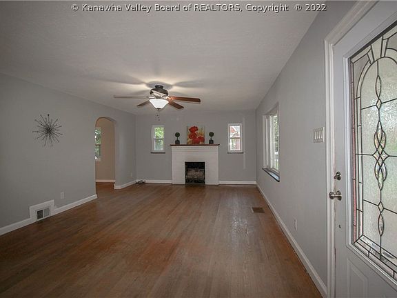 4th image of 2408 Woodland Ave