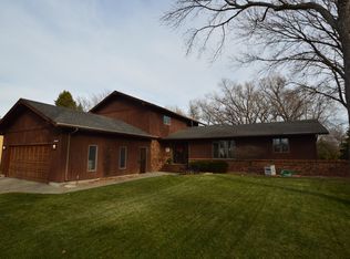 1729 S 7th St, Aberdeen, SD 57401