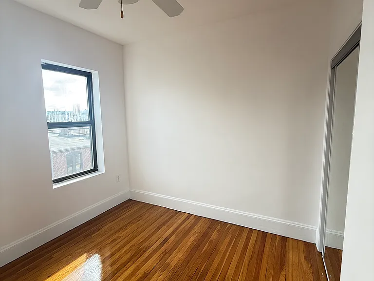 40 Symphony Rd #4 — Photo 12