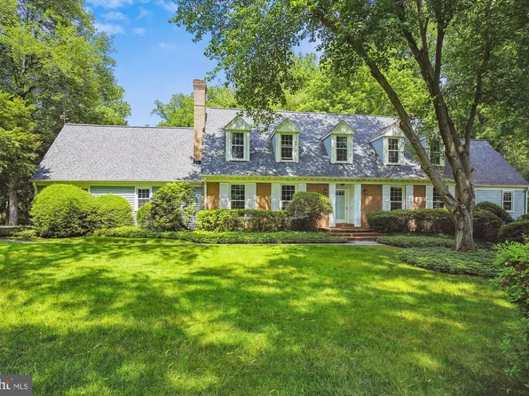 9409 Thrush Ln, Rockville, MD 20854