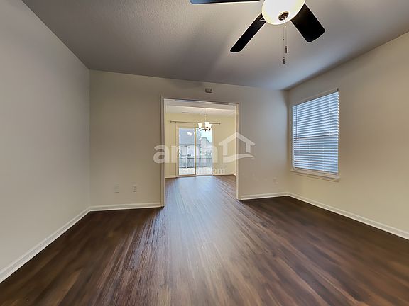 4th image of 4660 Welton St