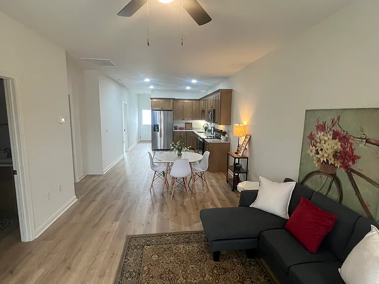 842 Ridgewood Dr #1 — Photo 3