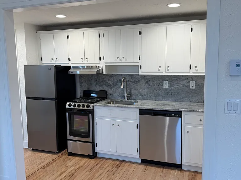 17-19 Leroy Pl #3E — Photo 8
