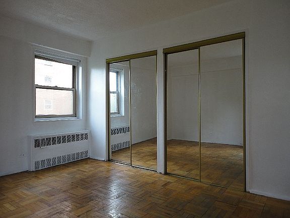 Bedroom with 2 closets