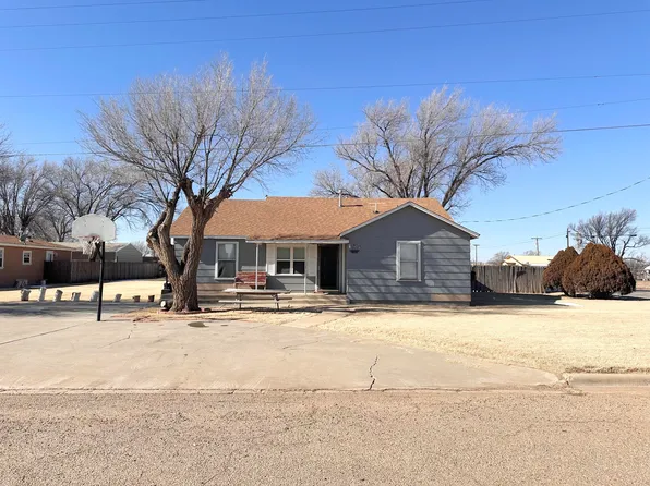 411 NW 4th St, Dimmitt, TX 79027
