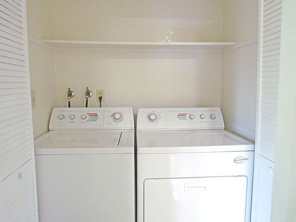 Washer/Dryer closet