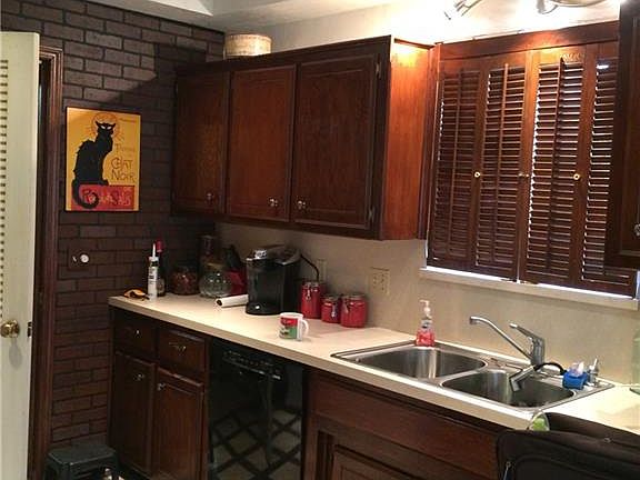 2nd image of 979 Squire Mansion