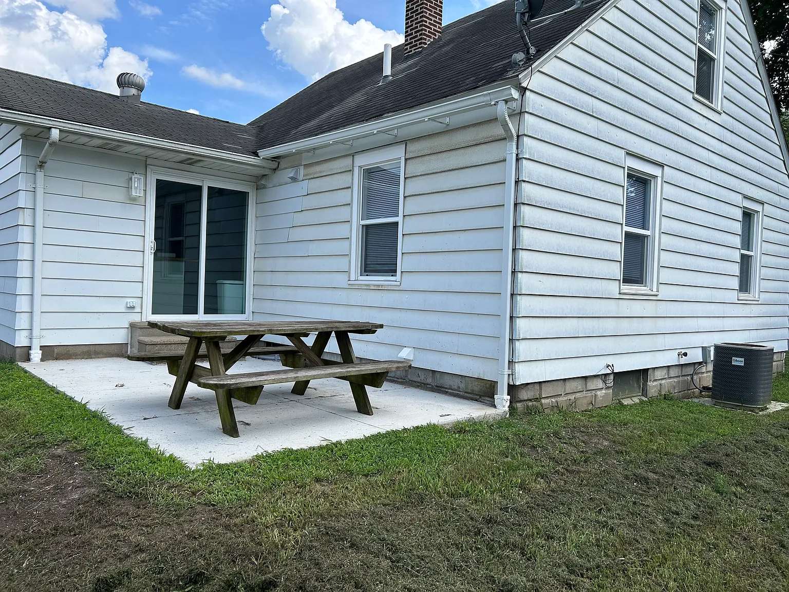 4 bed, $2,100 — Photo 4