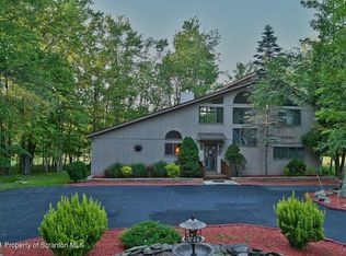 2945 S Fairway Dr, Lake Ariel, PA 18436