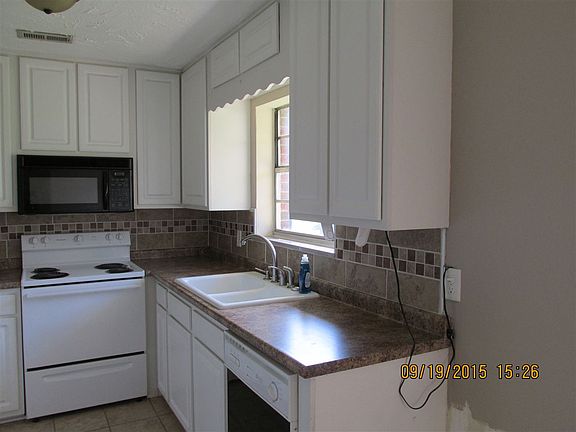 3rd image of 5763 Woods Dr