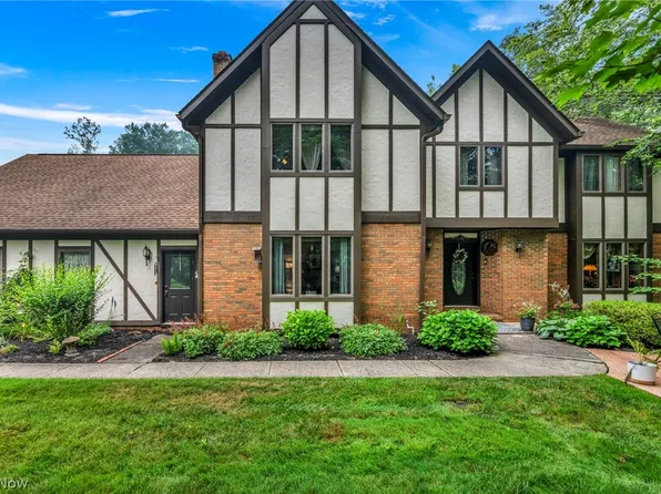 9715 Knightsbridge Ln, Concord Township, OH 44060
