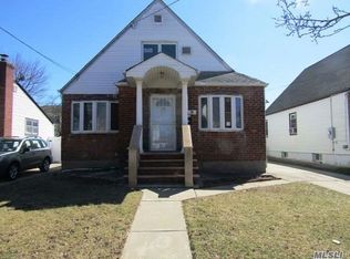 28 Dyckman Ave, New Hyde Park, NY 11040