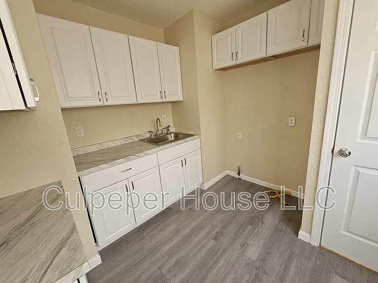 1046 Slater St — Photo 7