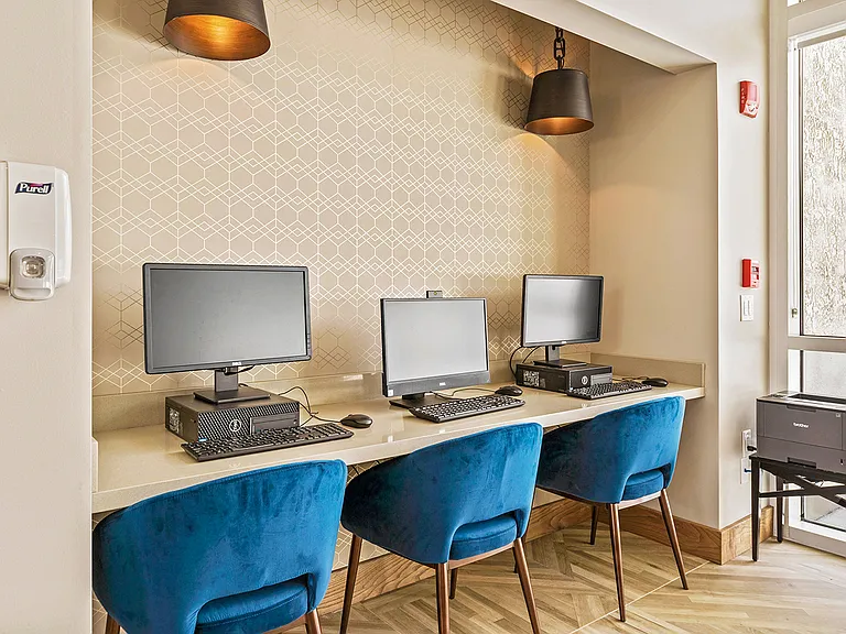Taylor Pointe Apartments — Photo 6