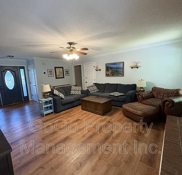 321 N Valley View Dr — Photo 3