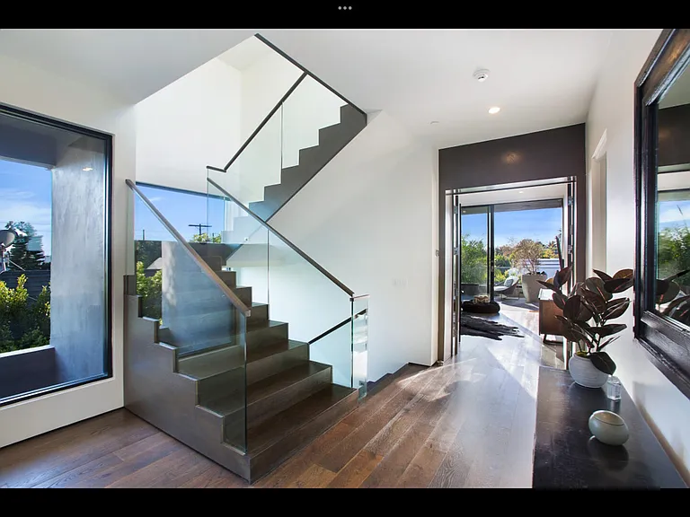 N Gardner St — Photo 5