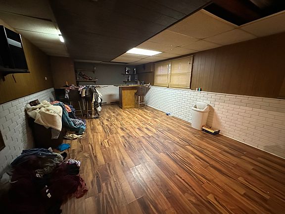 4th image of 828 Warner Ave