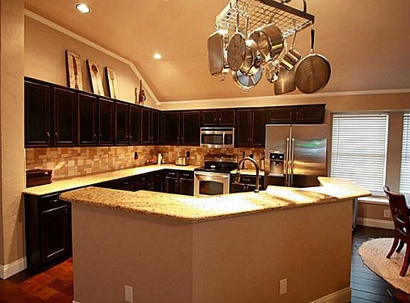 5th image of 1221 Whitehorse Dr