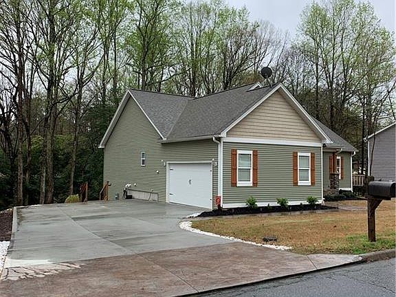 5th image of 602 S Almond Dr