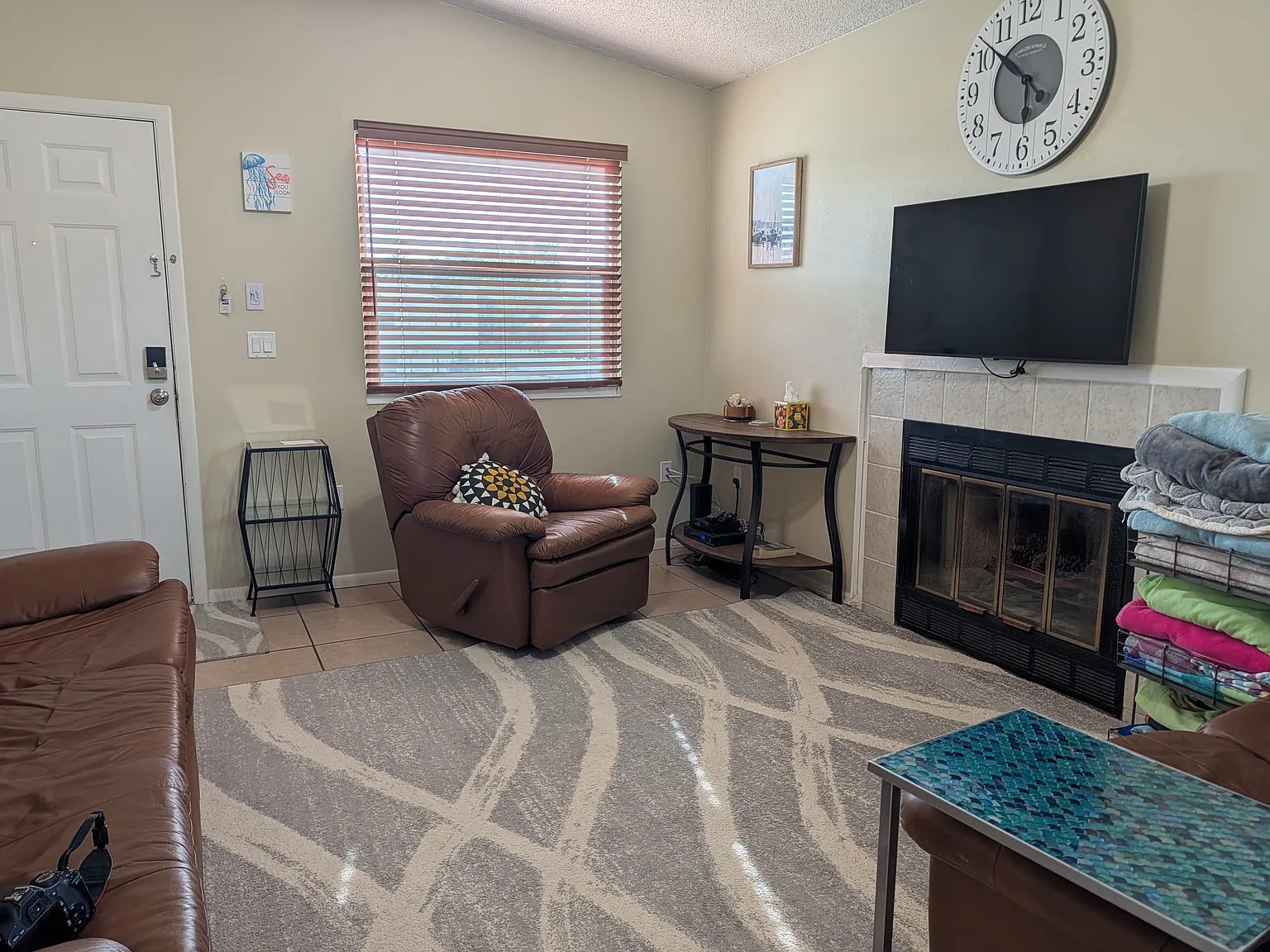 2 bed, 912 sqft, $1,600 — Photo 2