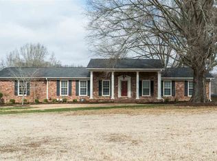 1015 Country Club Ln, Jackson, TN 38305