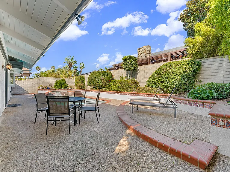 16932 Edgewater Ln — Photo 32