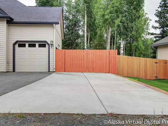 3rd image of 16914 Ludlow Cir