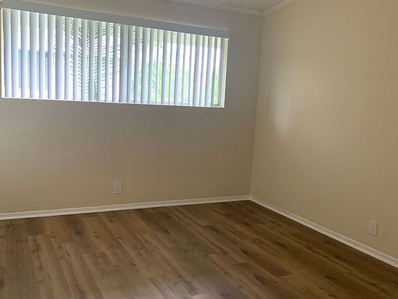 3rd image of 4040 Grandview Dr #10