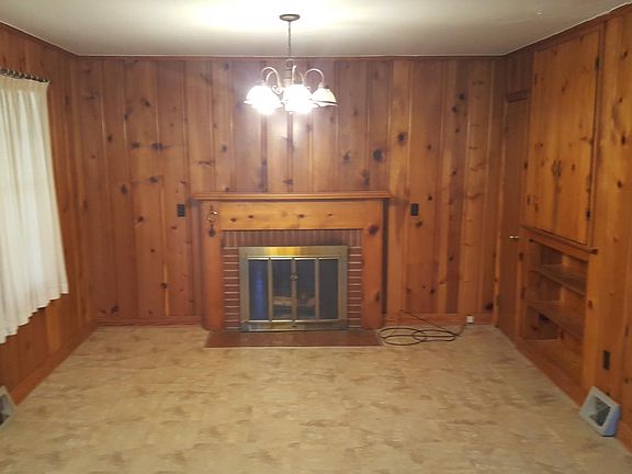 Dinning Rm with Fireplace