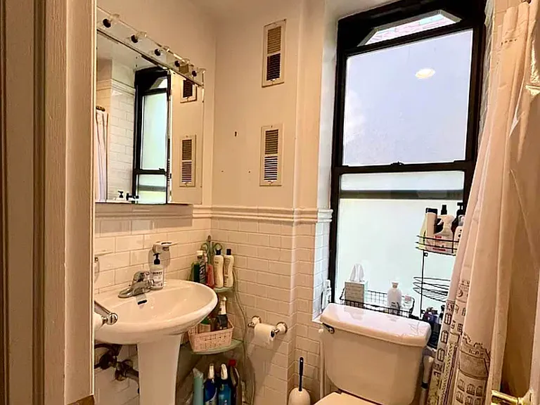401 E 90th St #3S — Photo 2