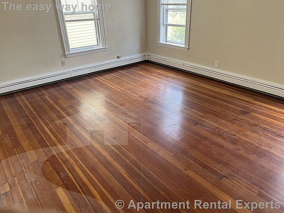 5th image of 204 Pearl St