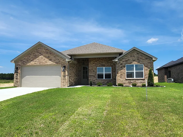 148 Kelton Dr — Photo 1