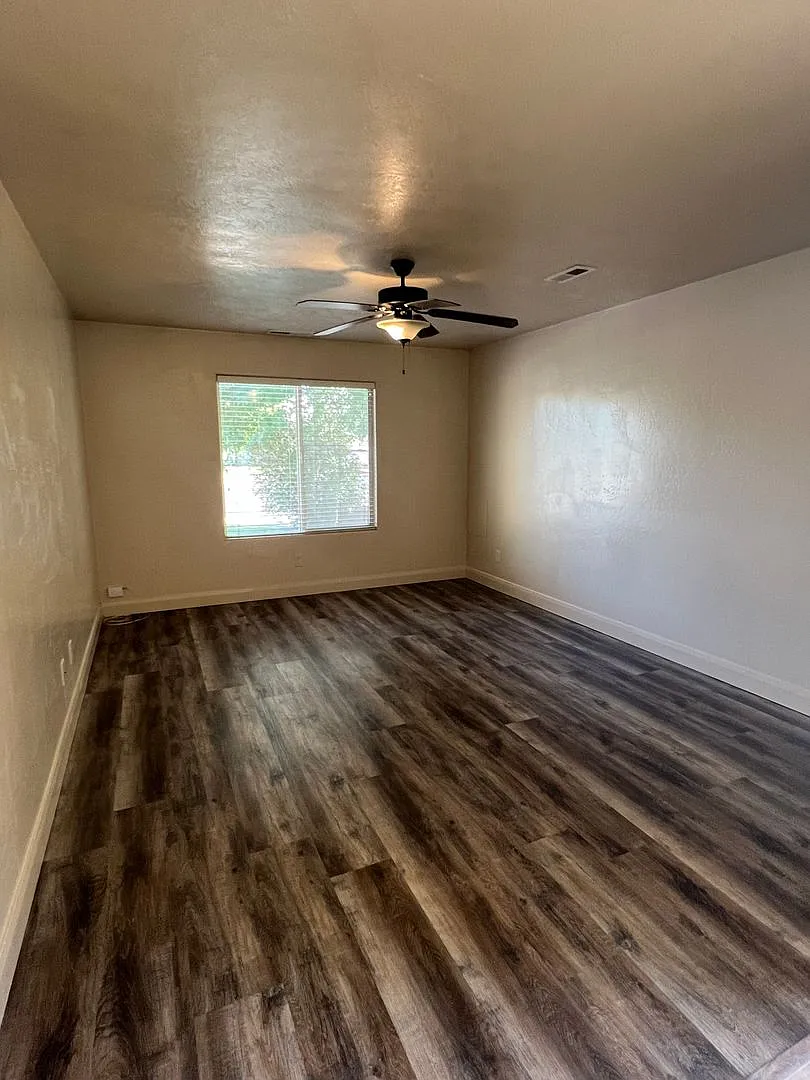 Looks Almost Brand New twin home! — Photo 4