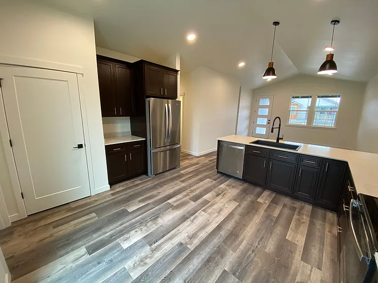 2513 N Benjamin Ln — Photo 8