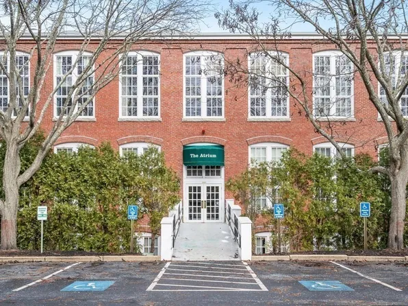 53 Warren St APT 201, Newburyport, MA 01950