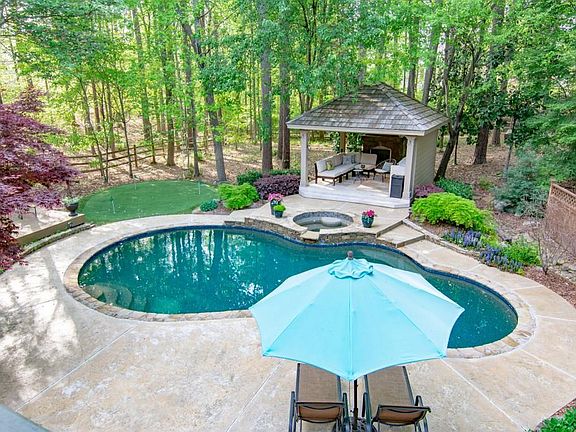 2nd image of 4001 Amberfield Cir